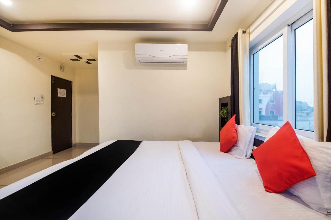 Capital O Alfa Hotel Vijayawāda Buitenkant foto