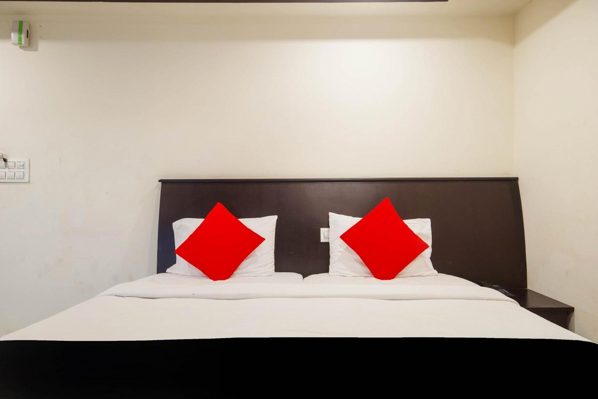 Capital O Alfa Hotel Vijayawāda Buitenkant foto