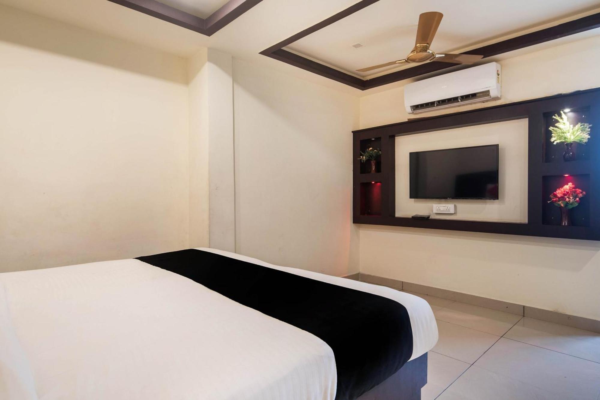 Capital O Alfa Hotel Vijayawāda Buitenkant foto