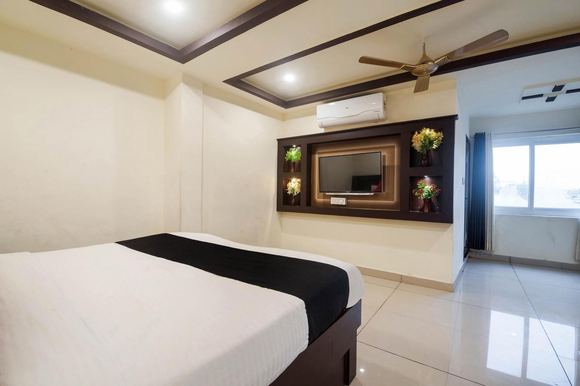 Capital O Alfa Hotel Vijayawāda Buitenkant foto