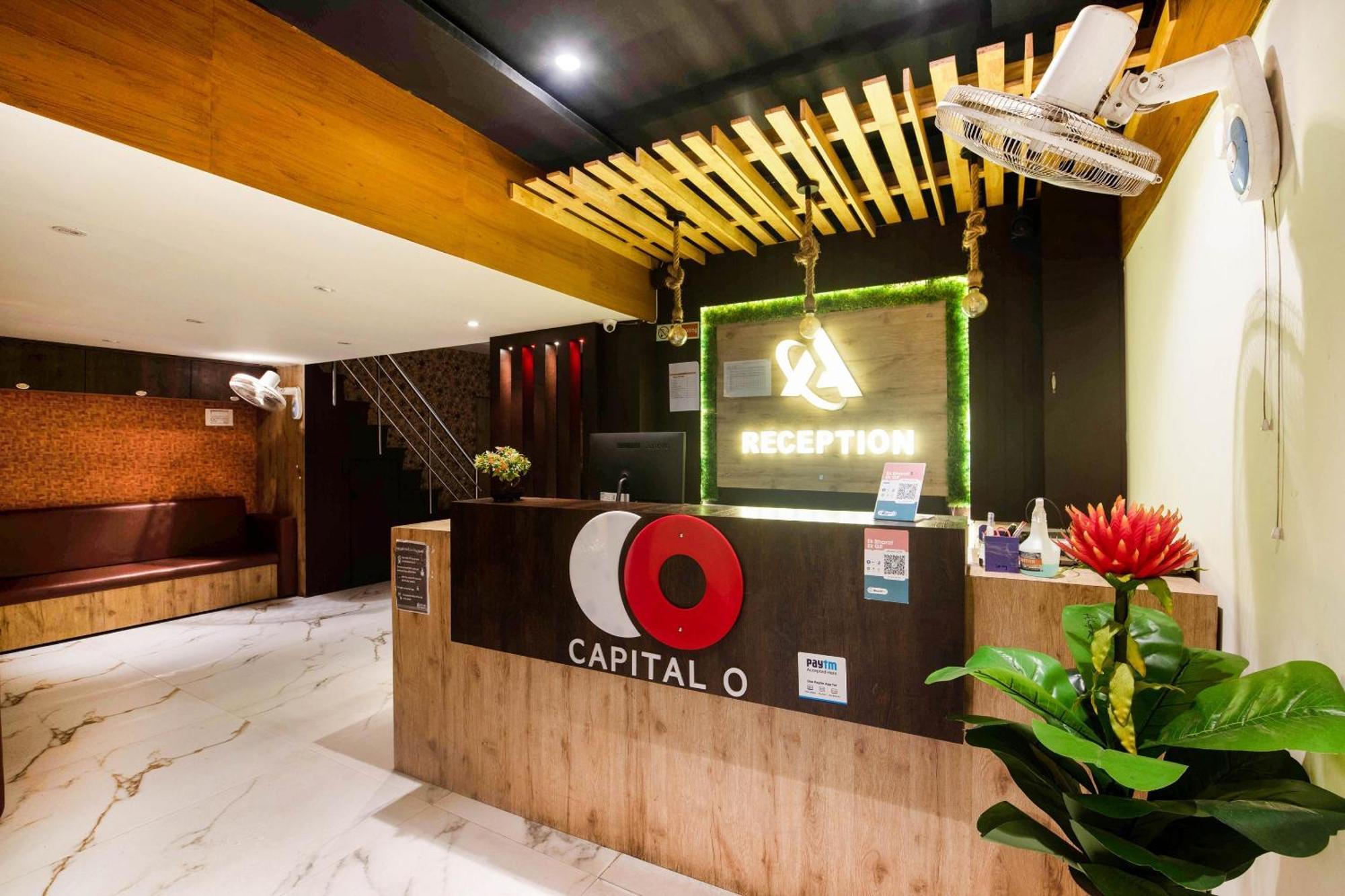 Capital O Alfa Hotel Vijayawāda Buitenkant foto