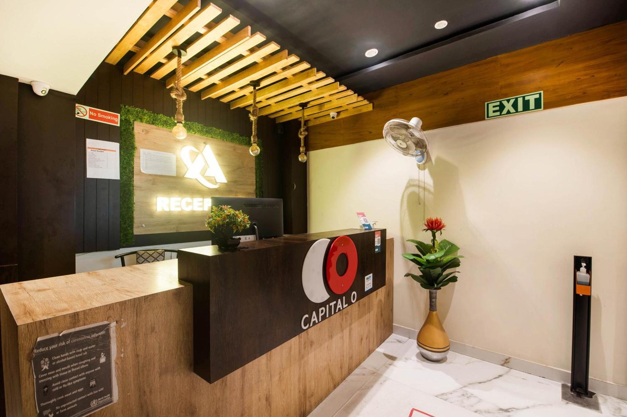Capital O Alfa Hotel Vijayawāda Buitenkant foto