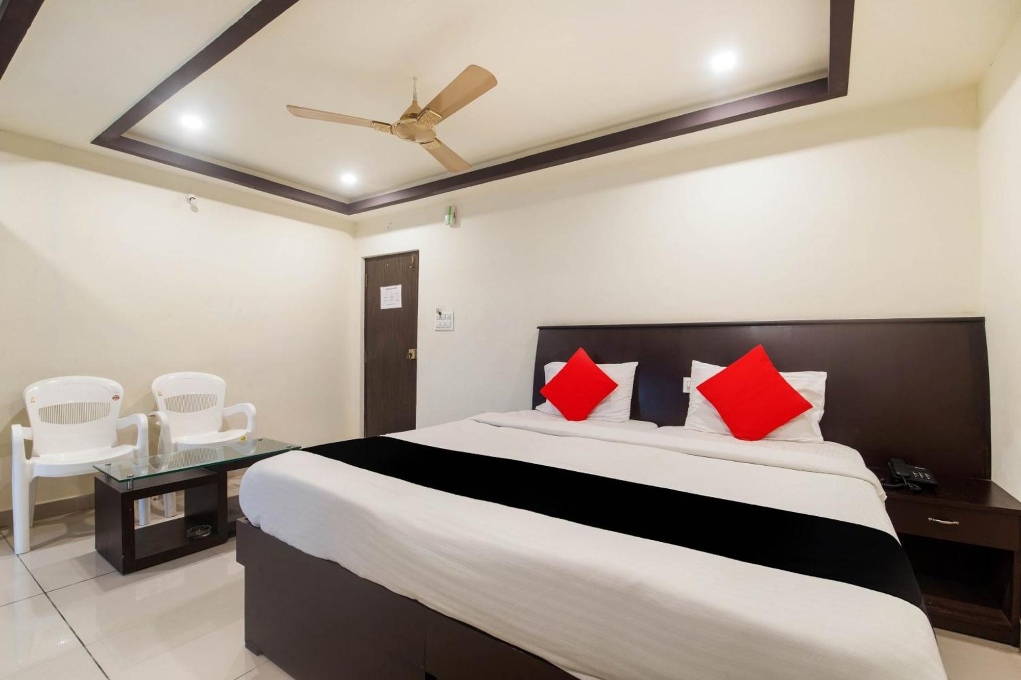 Capital O Alfa Hotel Vijayawāda Buitenkant foto