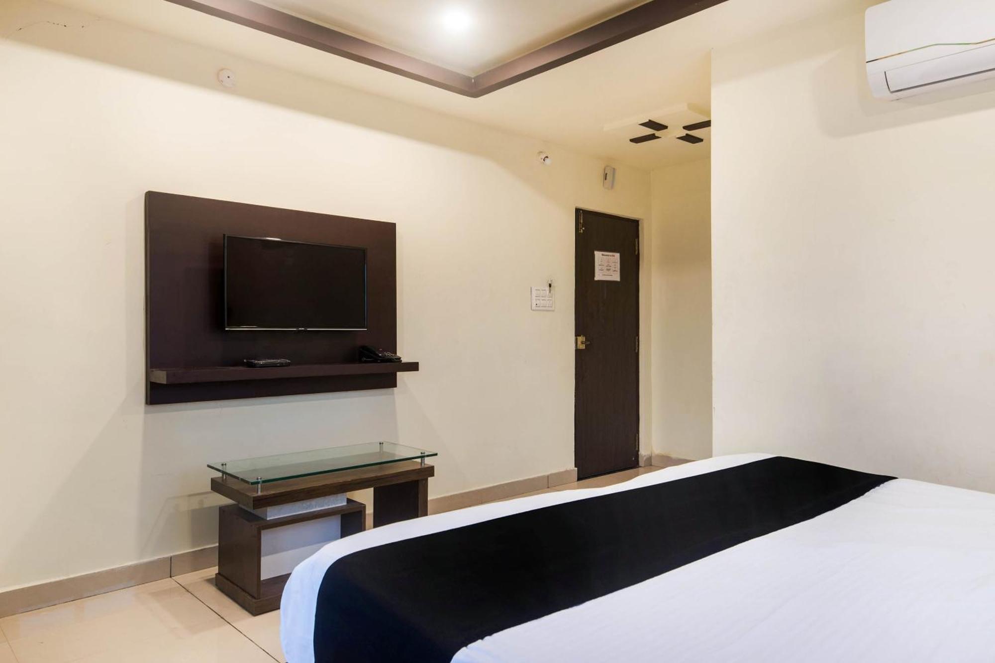 Capital O Alfa Hotel Vijayawāda Buitenkant foto