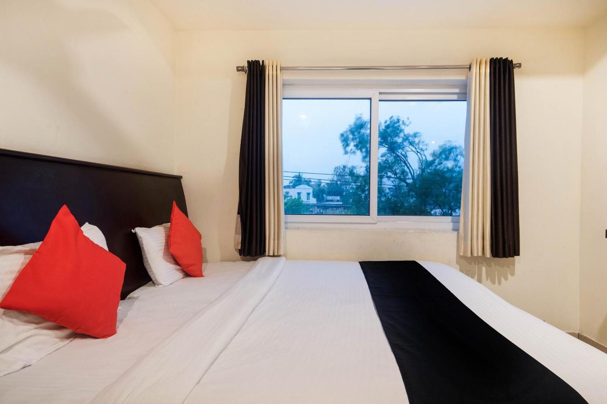 Capital O Alfa Hotel Vijayawāda Buitenkant foto