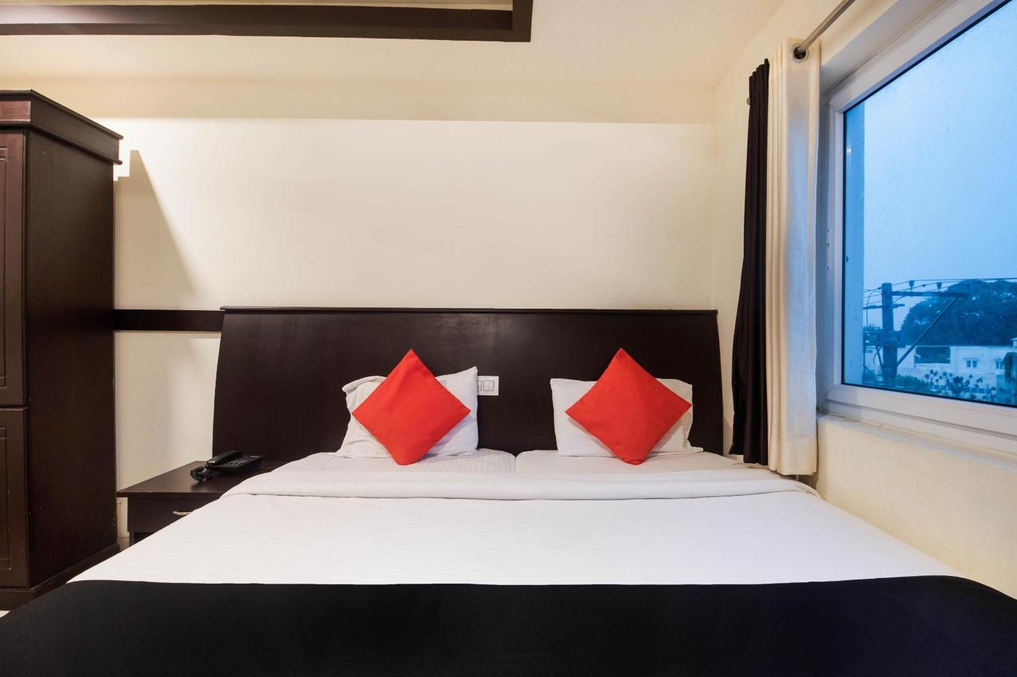 Capital O Alfa Hotel Vijayawāda Buitenkant foto